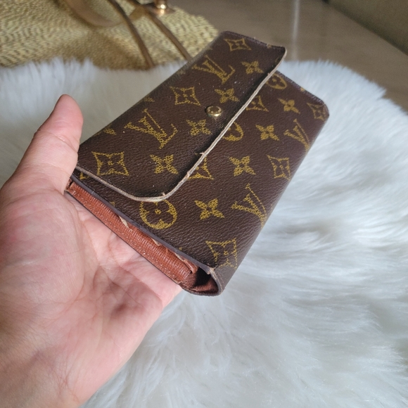 100% Authentic Louis vuitton monogram wallet - Picture 2 of 12